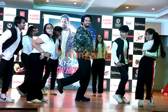 photos ayushmann khurrana snapped promoting an action hero at thakur college 5