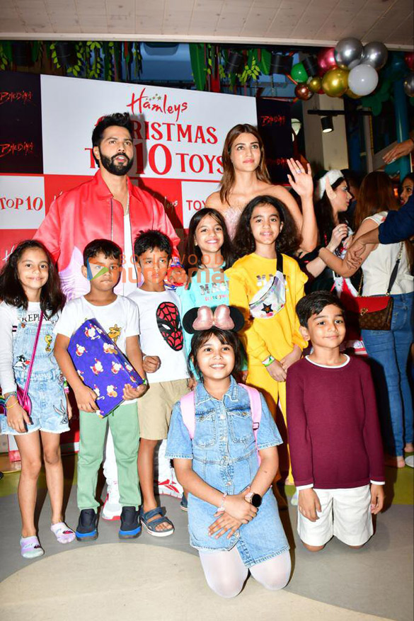 photos bhediya stars varun dhawan and kriti sanon attend a launch at hamleys 4