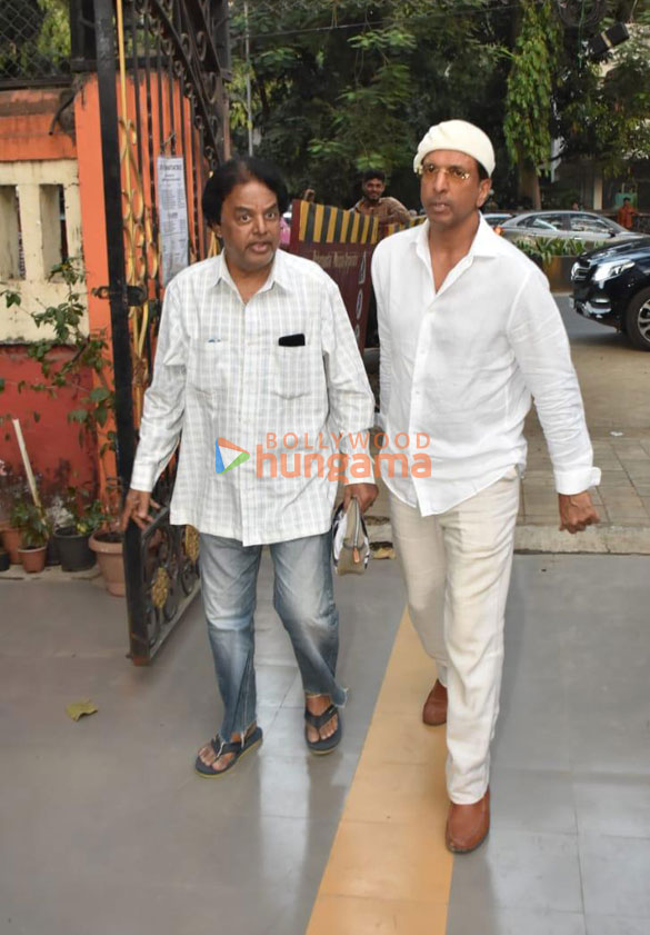 photos celebs attend the prayer meet of the late actor tabassum govil 11