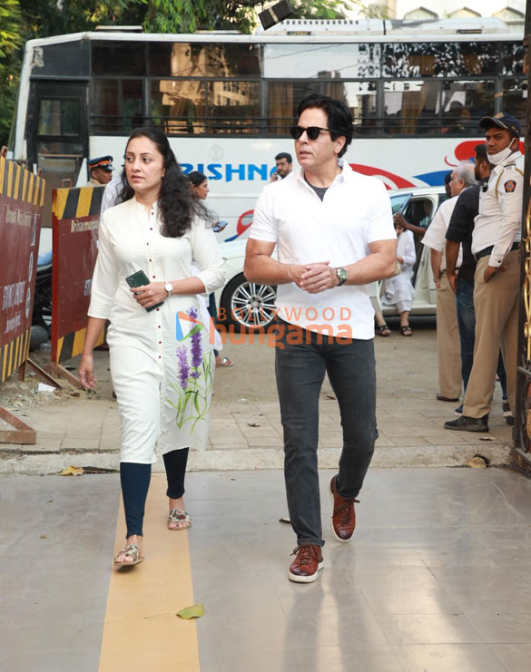 photos celebs attend the prayer meet of the late actor tabassum govil 2