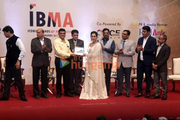photos celebs grace iconic brands of maharashtra awards 2022 4