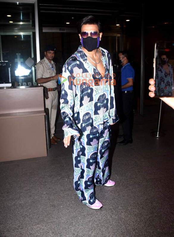 photos deepika padukone ranveer singh ananya panday and others snapped at the airport 2