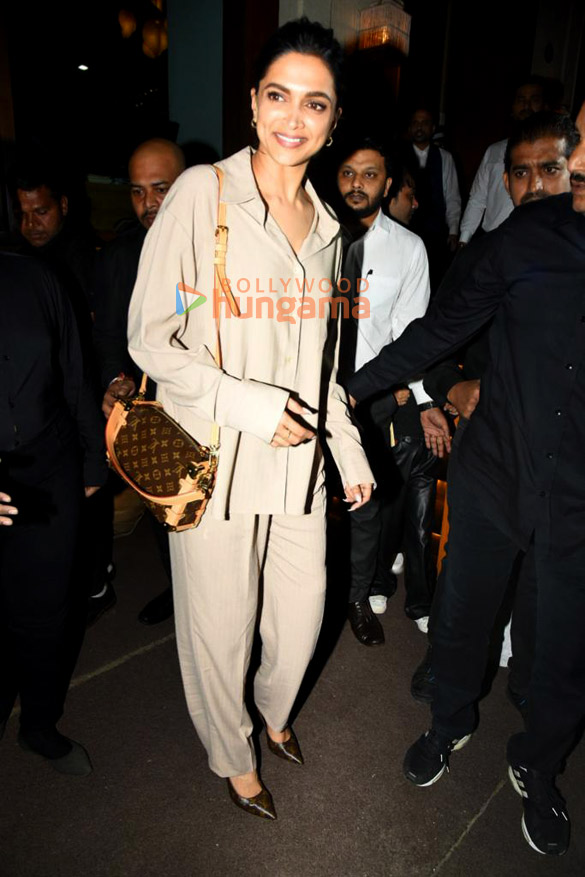 photos deepika padukone snapped at bastian in worli 3