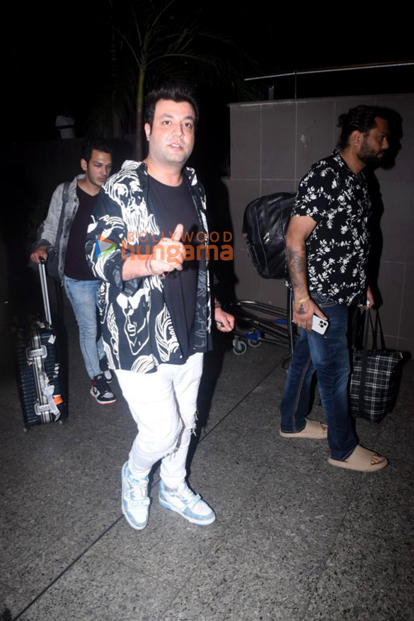 photos govinda vijay deverakonda shraddha das and others snapped at the airport 5