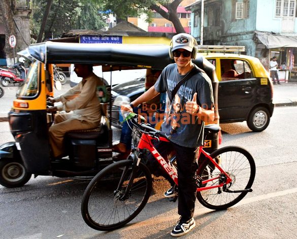 photos ishaan khatter snapped cycling in bandra 2
