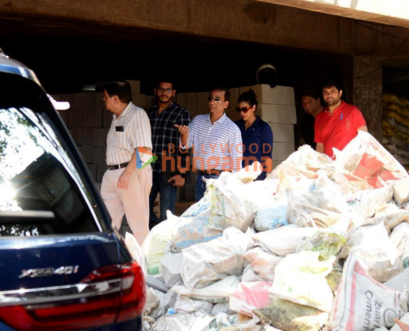 photos kajol snapped looking for a new property in juhu 4