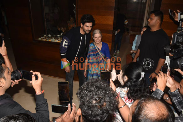 Photos: Kartik Aaryan snapped promoting Freddy in Juhu Photos: Kartik Aaryan snapped promoting Freddy in Juhu