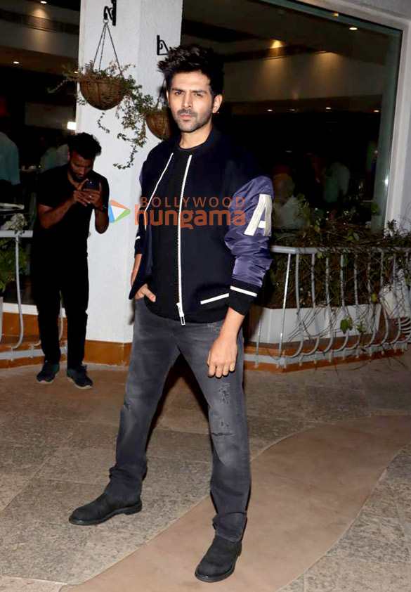 photos kartik aaryan snapped promoting the music of freddy in mumbai 3