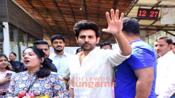 Photos: Kartik Aaryan snapped visiting Siddhivinayak temple on his birthday