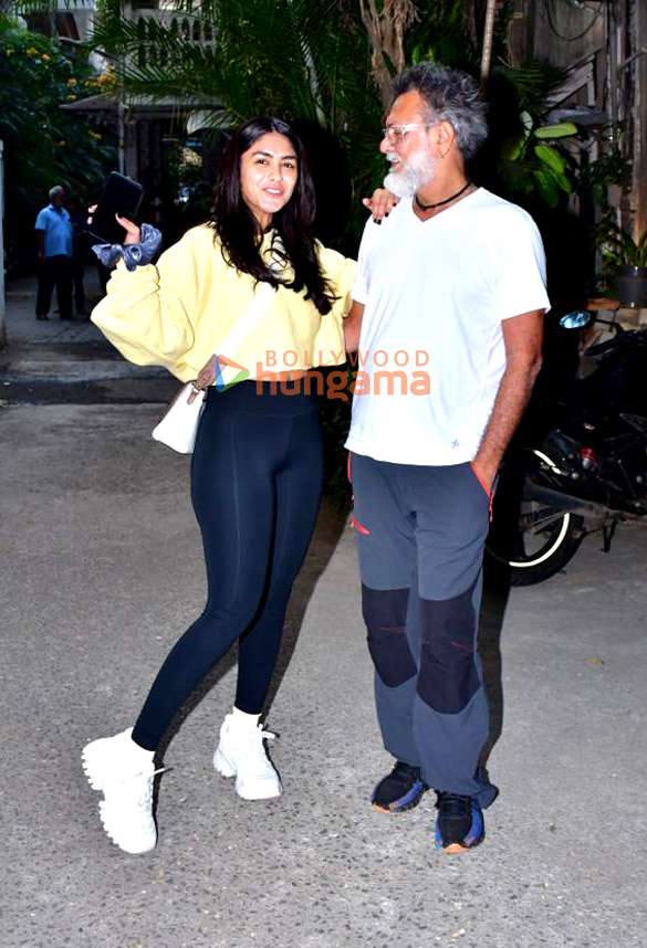 photos mrunal thakur and rakeysh omprakash mehra spotted outside an office in bandra 1