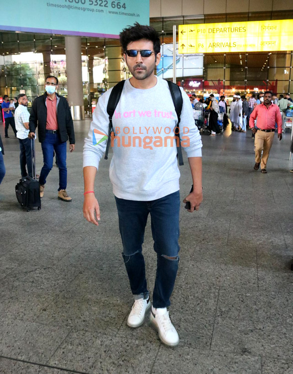 photos parineeti chopra huma qureshi rajkummar rao and others snapped at the airport2 3