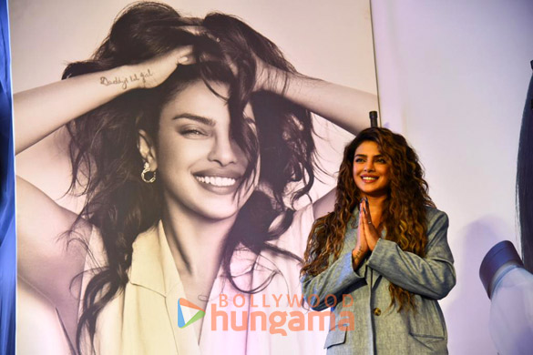 photos priyanka chopra snapped at palladium mall in mumbai 2