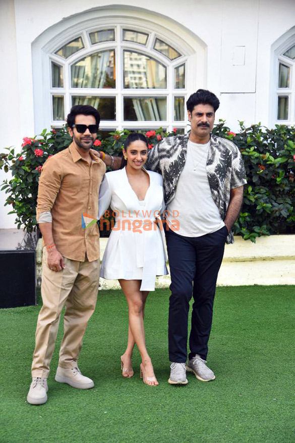 photos radhika apte rajkummar rao sikandar kher and akansha ranjan kapoor snapped promoting their film monica o my darling 2