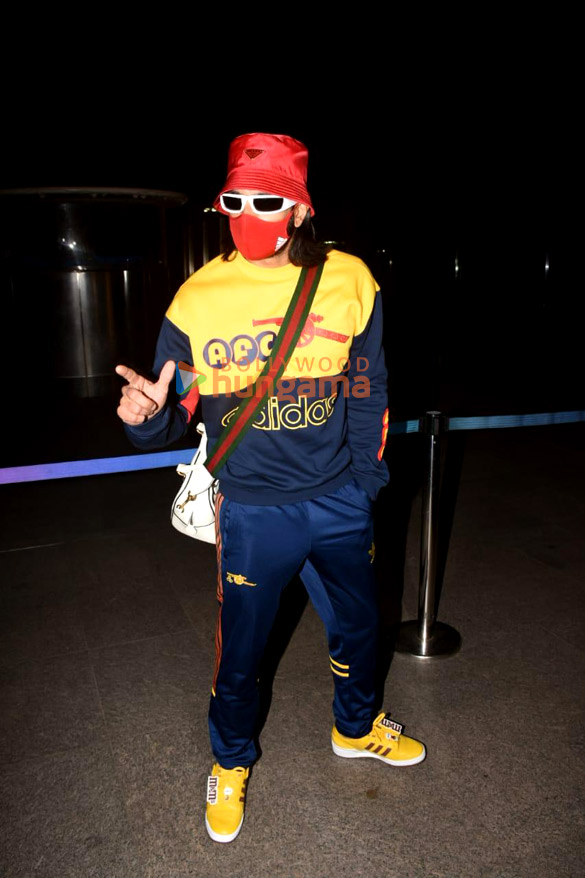 photos ranveer singh janhvi kapoor ishaan khatter and others snapped at the airport 8