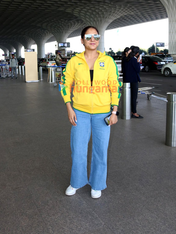 photos ranveer singh janhvi kapoor ishaan khatter and others snapped at the airport1 1