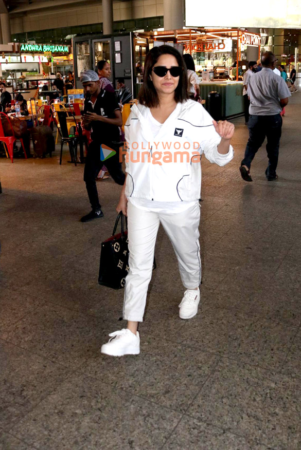 photos ranveer singh janhvi kapoor ishaan khatter and others snapped at the airport1 3