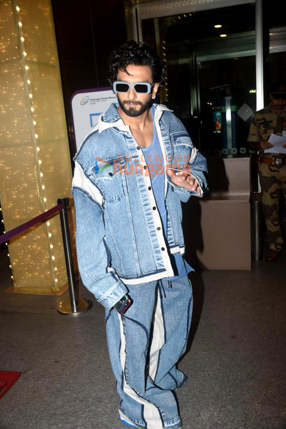 photos ranveer singh snapped at the airport 3 4