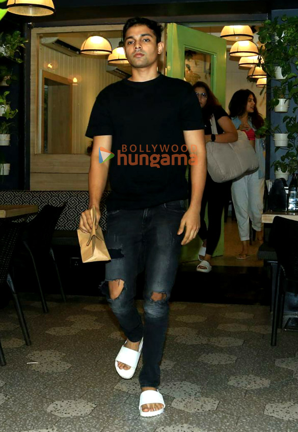 photos rhea chakraborty clicked with brother in bandra mumbai 1