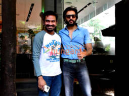 Photos: Riteish Deshmukh spotted outside a cafe in Khar