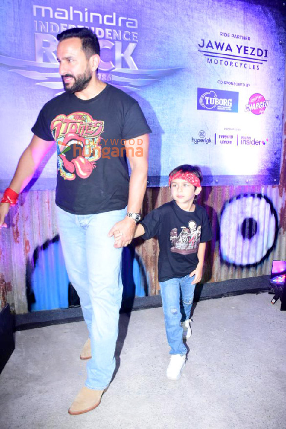 photos saif ali khan snapped with son taimur ali khan attending the independence rock event 3