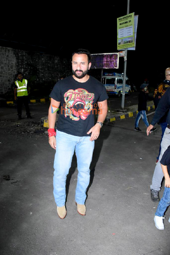 photos saif ali khan snapped with son taimur ali khan attending the independence rock event 5
