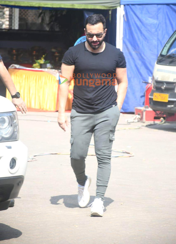 photos saif ali khan spotted at mehboob studio in bandra 4