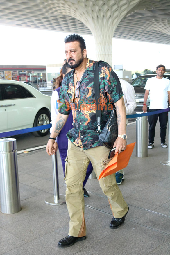 photos sanjay dutt tina ahuja and yashvardan ahuja snapped at the airport 4