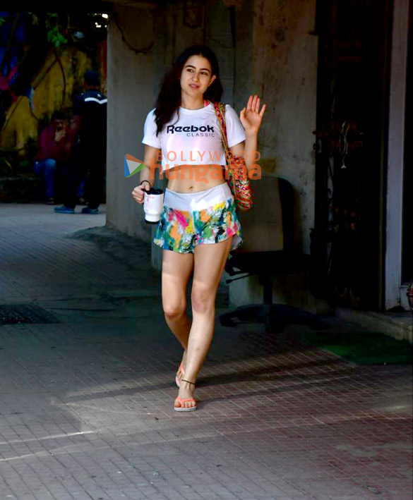 Photos: Sara Ali Khan, Manushi Chhillar and Tanishaa Mukerji spotted outside a pilates studio Photos: Sara Ali Khan, Manushi Chhillar and Tanishaa Mukerji spotted outside a pilates studio