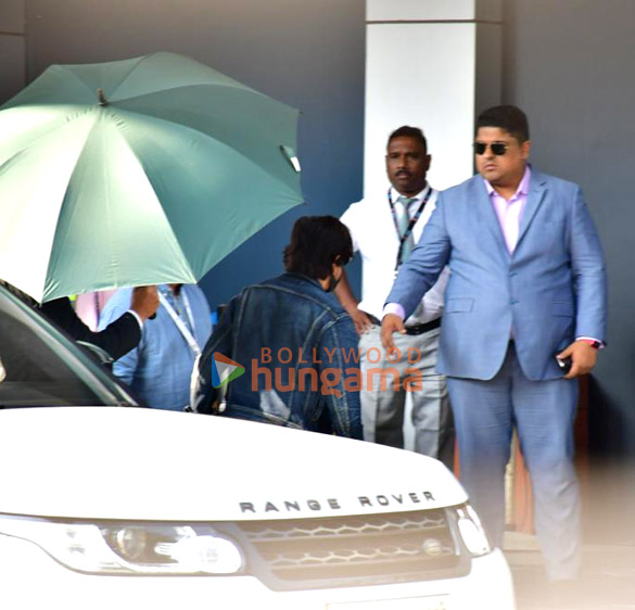 Photos: Shah Rukh Khan spotted at Kalina airport Photos: Shah Rukh Khan spotted at Kalina airport