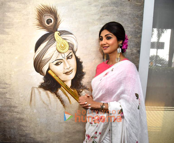 photos shilpa shetty snapped attending the inauguration of krishn kanhais paintings at the tao art gallery 6