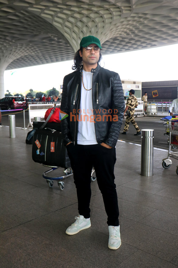 photos sonam kapoor ahuja yami gautam dhar jaya pradha and others snapped at the airport 9