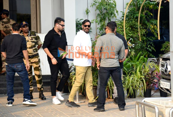 photos varun dhawan ajay devgn and dinesh vijan snapped at kalina airport 5