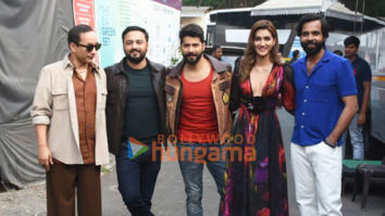 Photos: Varun Dhawan, Kriti Sanon, Deepak Dobriyal, Abhishek Banerjee and Amar Kaushik snapped promoting Bhediya