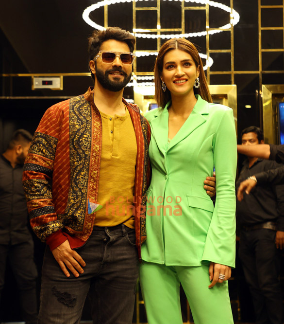 photos varun dhawan kriti sanon and dinesh vijan snapped promoting bhediya at velocity miraj cinemas in indore 7