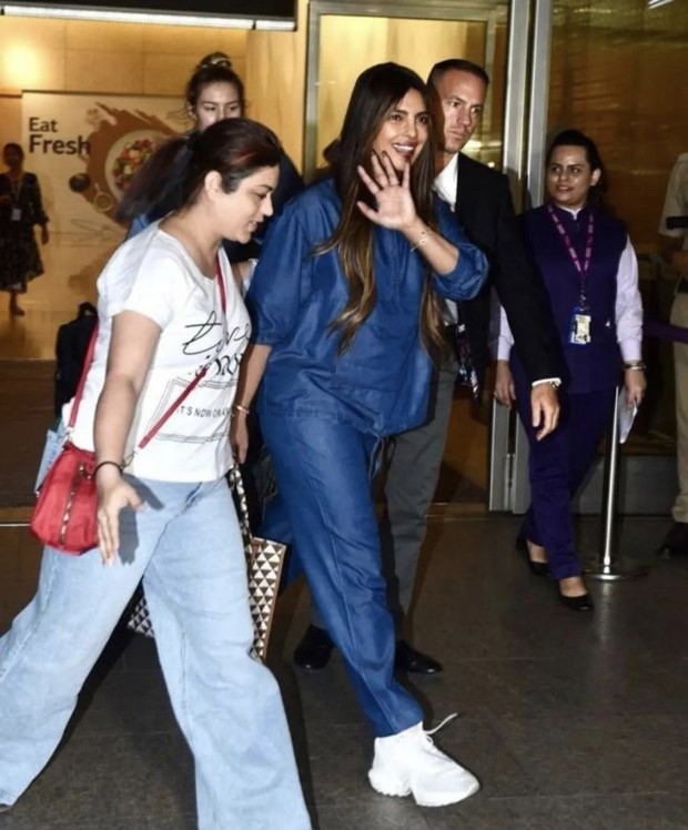 Priyanka Chopra sports denim on denim comfy look as she gets mobbed at Mumbai airport; binges on Koffee with Karan to beat jet lag Priyanka Chopra sports denim on denim comfy look as she gets mobbed at Mumbai airport; binges on Koffee with Karan to beat jet lag