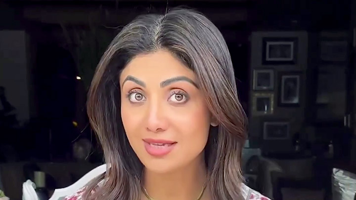 Shilpa Shetty shares her easy eye cleansing technique - Bollywood Hungama