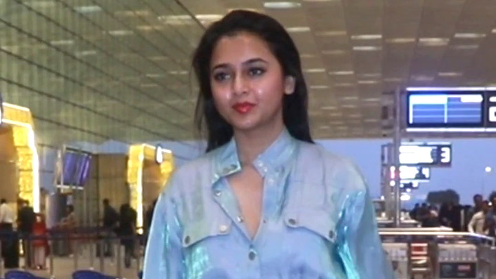 Spotted Tejasswi Prakash at Mumbai airport