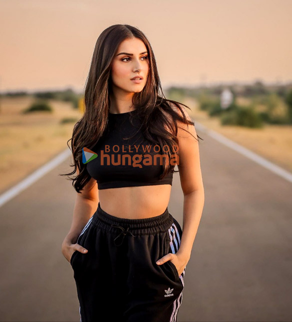 tara sutaria 2 100