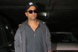 Vicky Kaushal gets clicked at the airport sporting a cap and clean shaven look