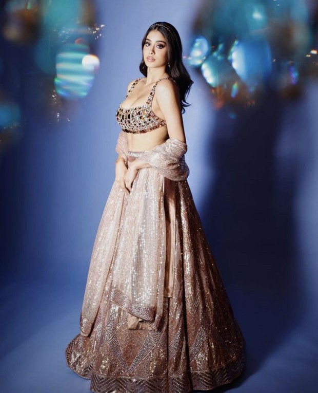Wedding outfit inspiration for women: From Janhvi Kapoor to Kiara Advani, here are 5 celeb-approved lehengas to glam up this wedding season Wedding outfit inspiration for women: From Janhvi Kapoor to Kiara Advani, here are 5 celeb-approved lehengas to glam up this wedding season