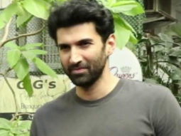 Aditya Roy Kapur chit chats with paps as he gets clicked in Bandra