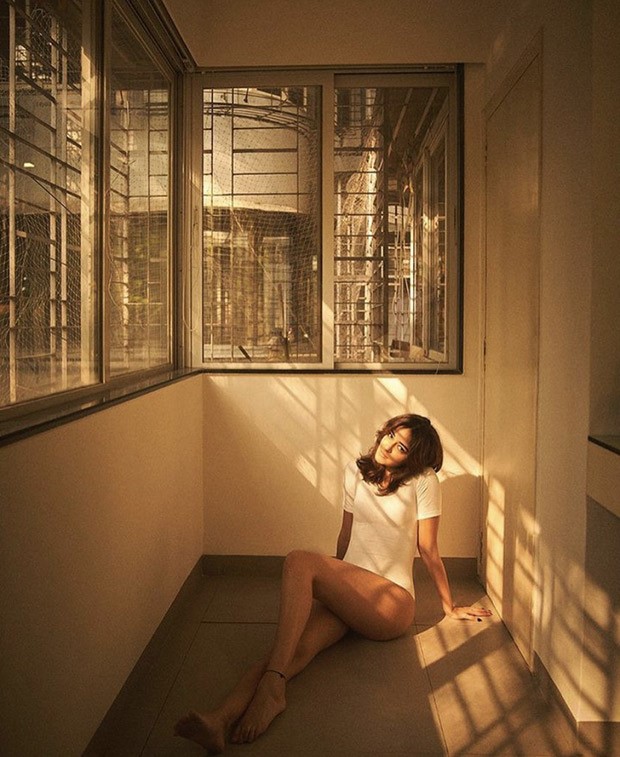 Ananya Panday left us with our jaws on the floor with her latest sun-kissed picture in white swimsuit
