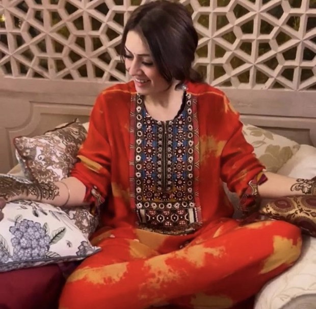 Hansika Motwani’s wedding glow is unmissable in her mehendi ceremony pictures; actress looked stunning in tie and die co-ord set Hansika Motwani’s wedding glow is unmissable in her mehendi ceremony pictures; actress looked stunning in tie and die co-ord set