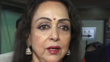 Hema Malini looks extremely elegant in a pink saree