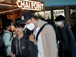 Hrithik Roshan returns from his vacation with kids and Saba Azad
