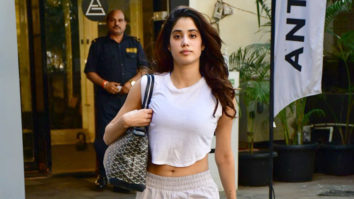Janhvi Kapoor smiles as she gets papped in Bandra