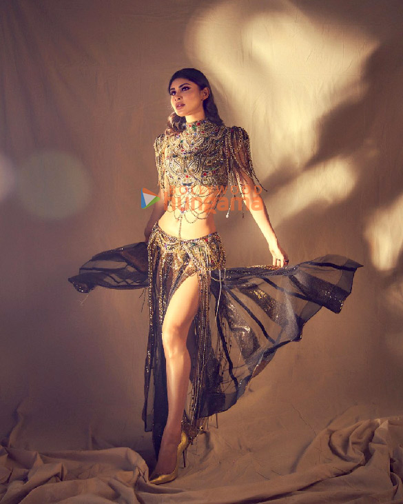 mouni roy 2 195