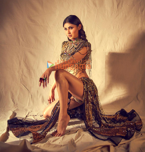 mouni roy 6 53