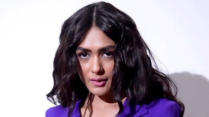 Mrunal Thakur looks gorgeous in curly hair and purple outfit ...