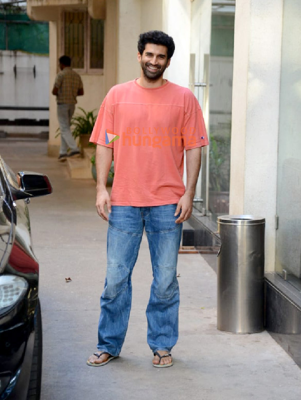 photos aditya roy kapur snapped outside sunny super sound in juhu 2